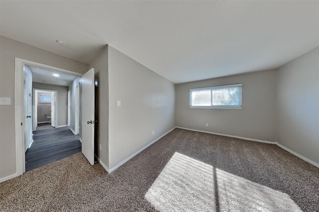 Building Photo - 6807 River Ml Dr