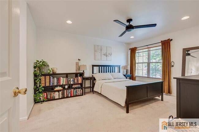 Building Photo - 403 Somerset Ct