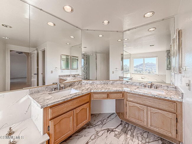 Building Photo - 12057 Falcon Crest Way