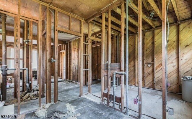 Building Photo - 326 Ramapo Valley Rd