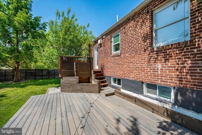 Building Photo - 801 Cox Ave