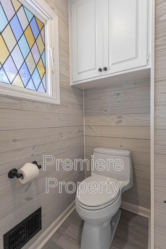 Building Photo - 1331 SW Horizon Dr