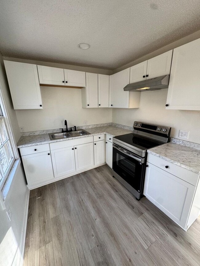 Building Photo - 2005 Mott Dr W