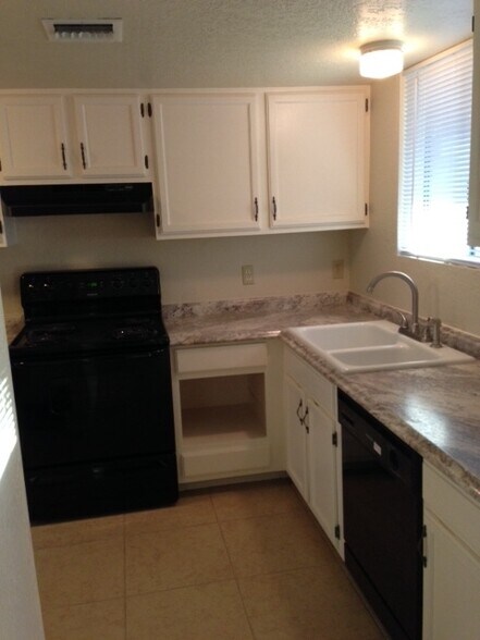 Building Photo - 3407 E Presidio Rd