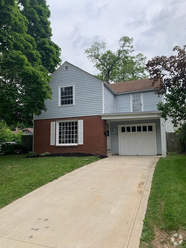 Building Photo - Coming Soon !3 Bedroom, Garage June 6th