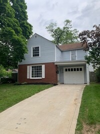 Building Photo - Three bedroom fenced in yard one car attac...