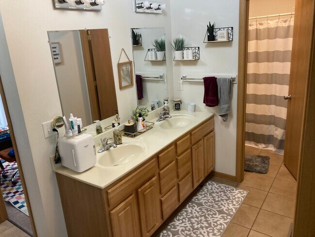 Building Photo - 1505 Springbrook Dr