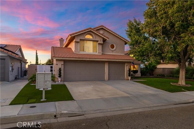 Building Photo - 4561 Grandview Dr