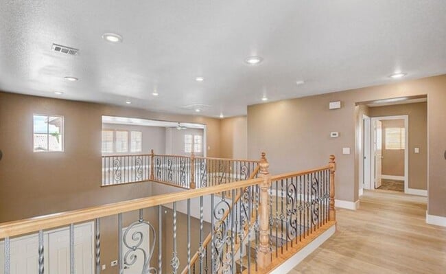 Building Photo - 757 Secret London Ave