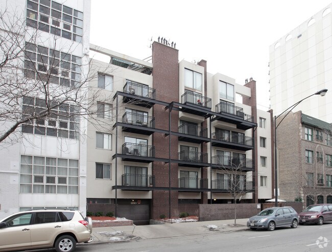 Building Photo - 1220 N LaSalle St