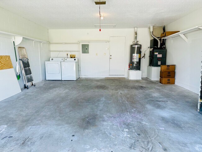 Building Photo - 5200 Lonesome Dove Dr