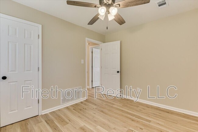 Building Photo - 1006 Skyview Dr