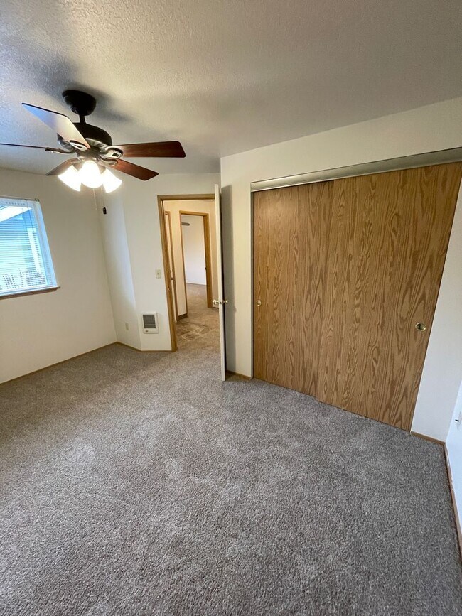 Building Photo - 367