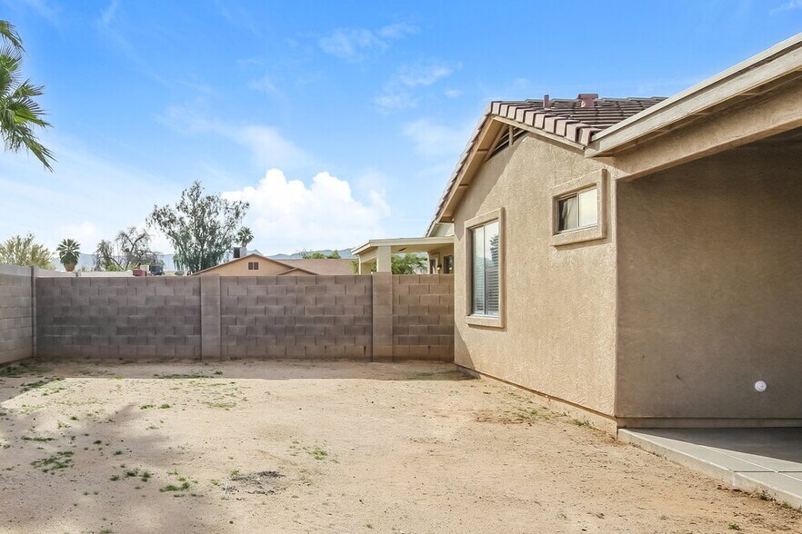 Building Photo - 6639 S 17th Ave