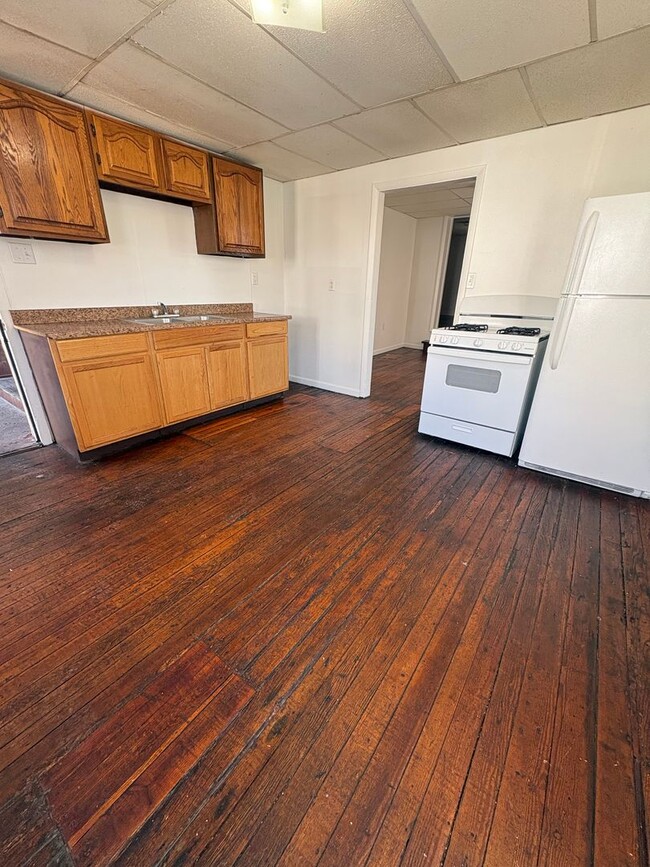 Building Photo - 1st Floor 1 Bedroom-East End York City SD