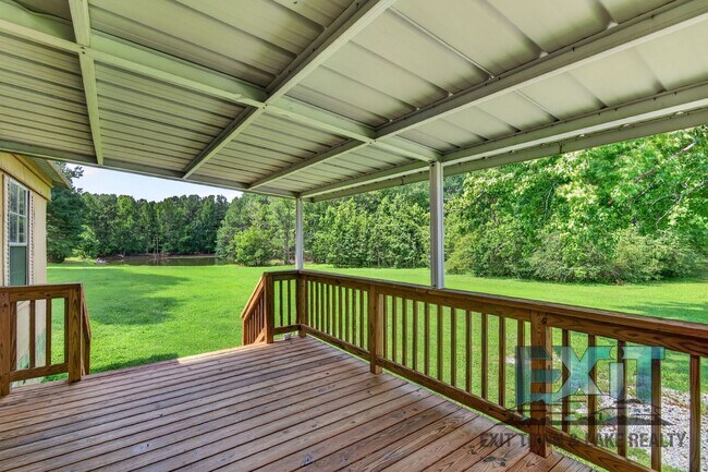 Building Photo - Peaceful Country Living in Gasburg, VA!