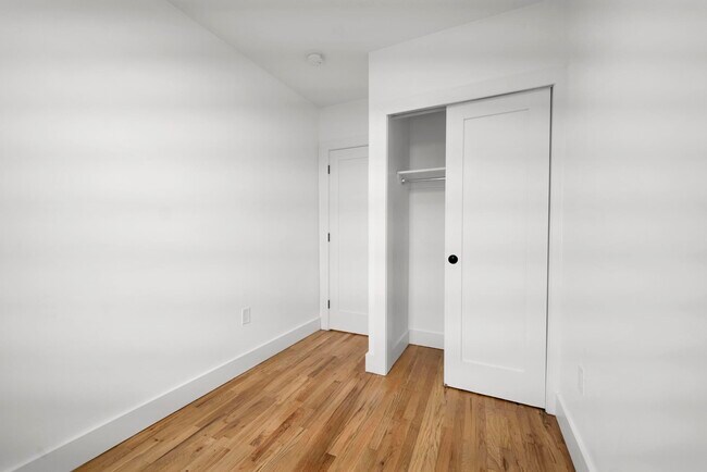 Building Photo - 163 3rd St