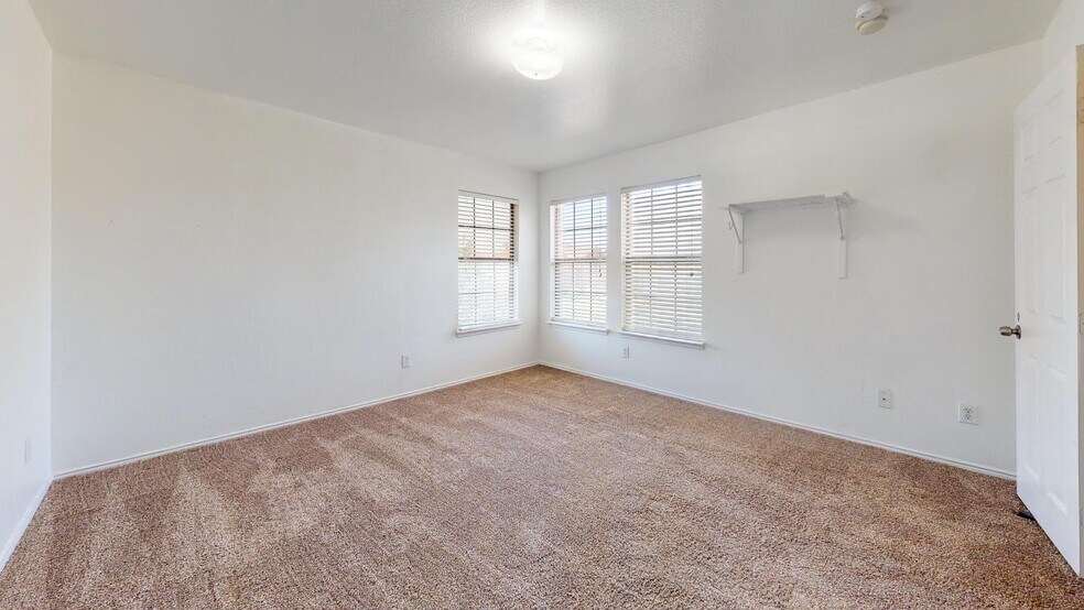 Building Photo - Stunning Fort Worth home in a sought-after...