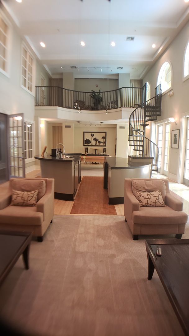 Building Photo - Great 1/1 unit with wood laminate floors, upgraded appliances and balcony!