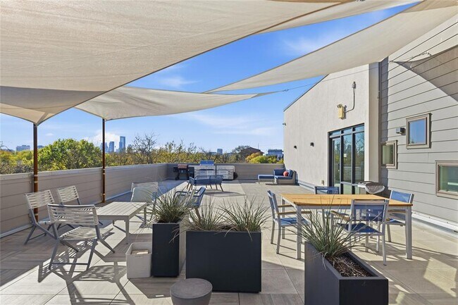 Building Photo - 2213 Poquito St