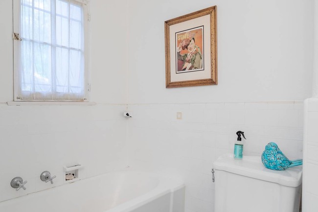 Primary bedroom bathroom - 1980 Hillcrest Rd