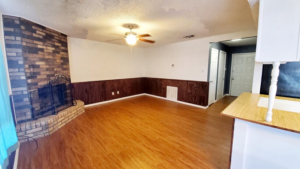Building Photo - 4016 Eastridge Dr