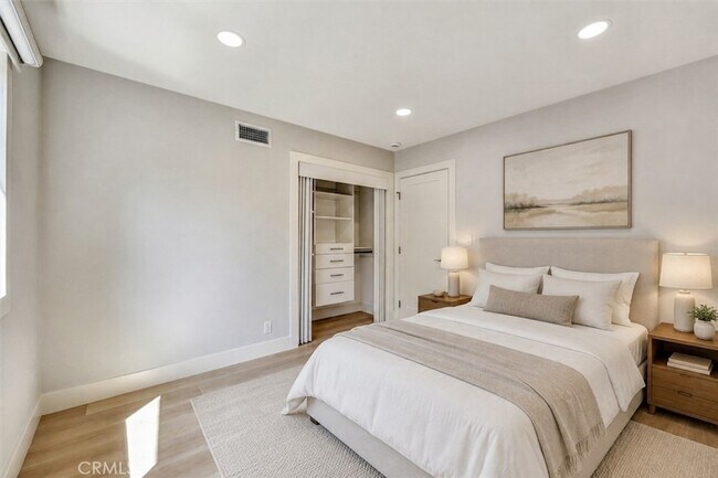 Building Photo - 629 S Yorba St