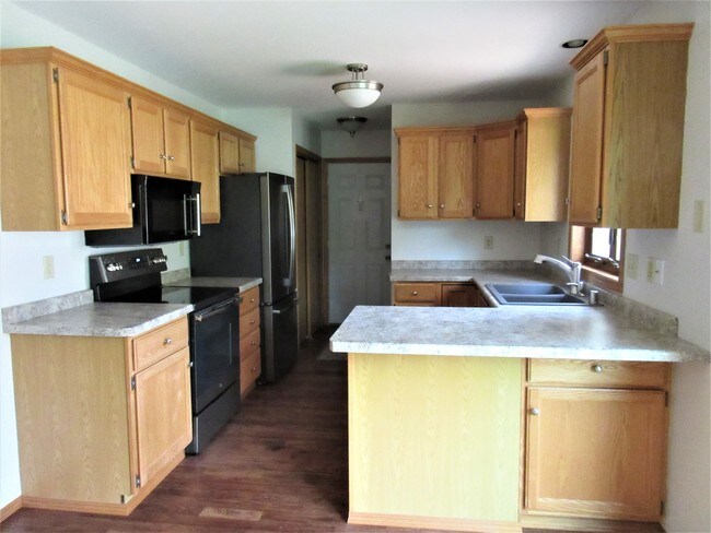 Updated Kitchen - 2810 Windhurst Dr