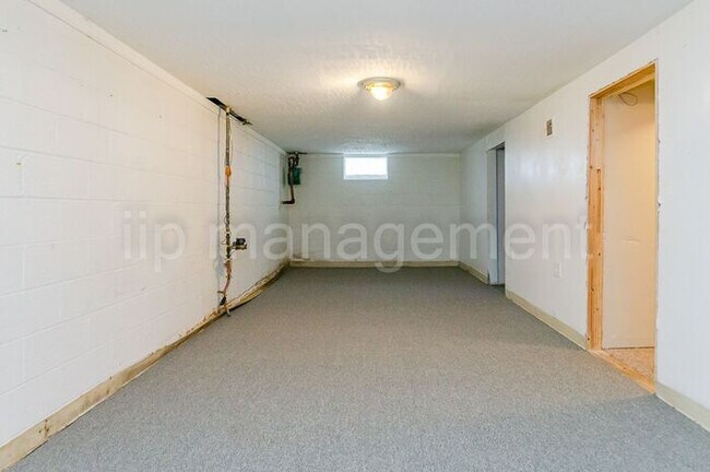 Building Photo - 4 Bedroom 2 Bath Cape Cod in Maple Hts