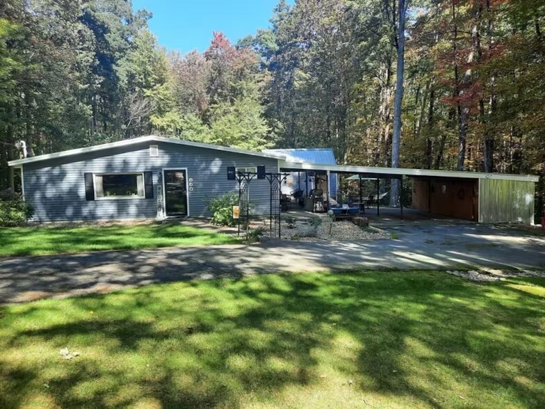 Primary Photo - 136 Cove Rd