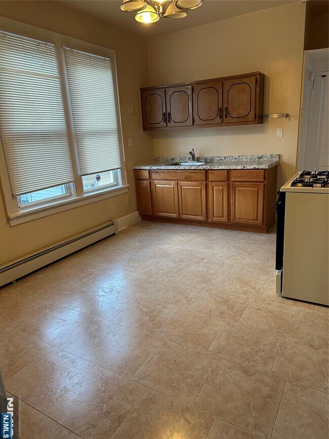 Building Photo - 122-124-124 Buffalo Ave