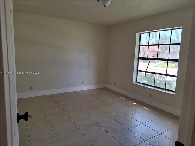 Building Photo - 4322 Woodstock Dr