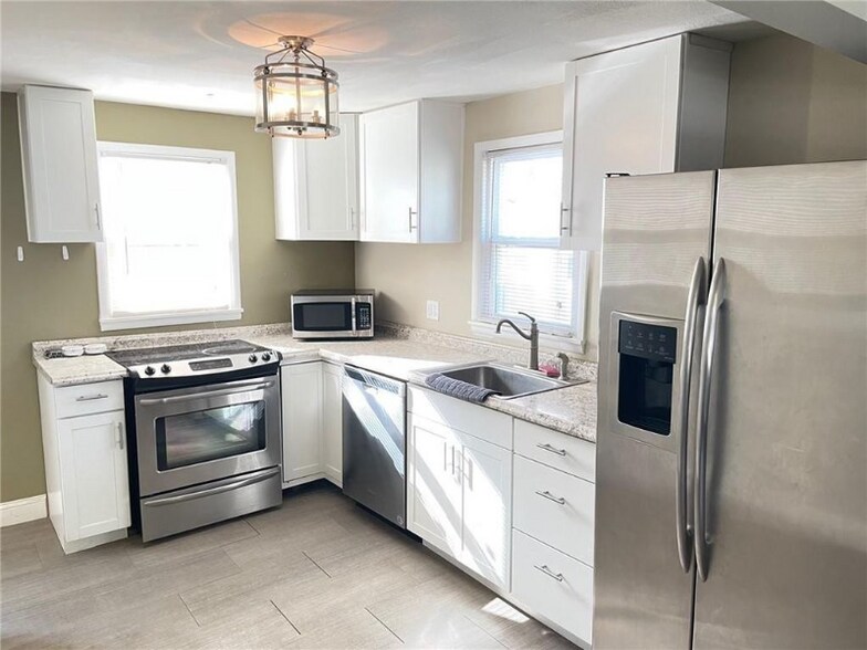 Building Photo - 2617 E 6th St