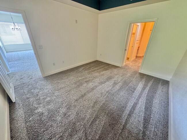 Building Photo - Guard-Gated spacious 2-Bedroom Condo Near the Las Vegas Strip