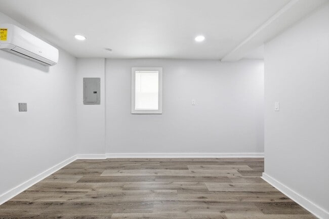 Building Photo - 2336 Clifton Ave