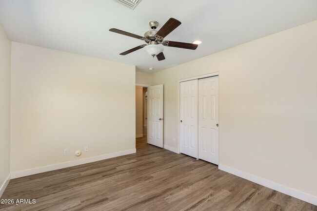 Building Photo - 5002 E Mitchell Dr