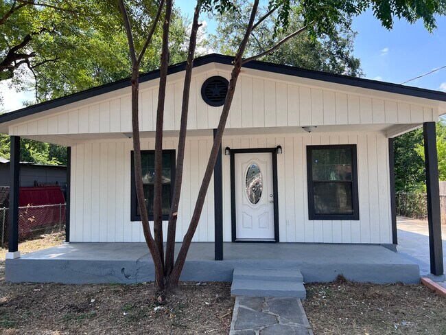Primary Photo - 1134 Brighton Ave