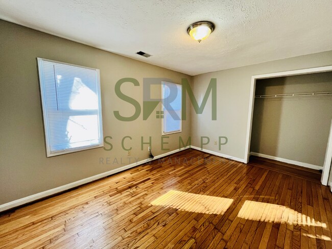 Building Photo - Spacious 3BR ranch in the Hazelwood neighborhood!