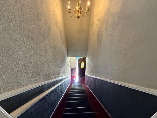 Building Photo - 117 Vine St SW