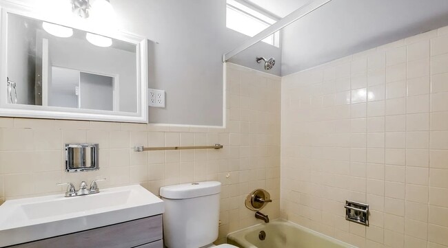 Building Photo - 2370 Stirrup Ln