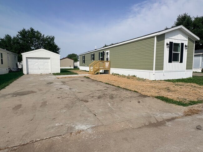 Building Photo - 1820 Green Park Cir
