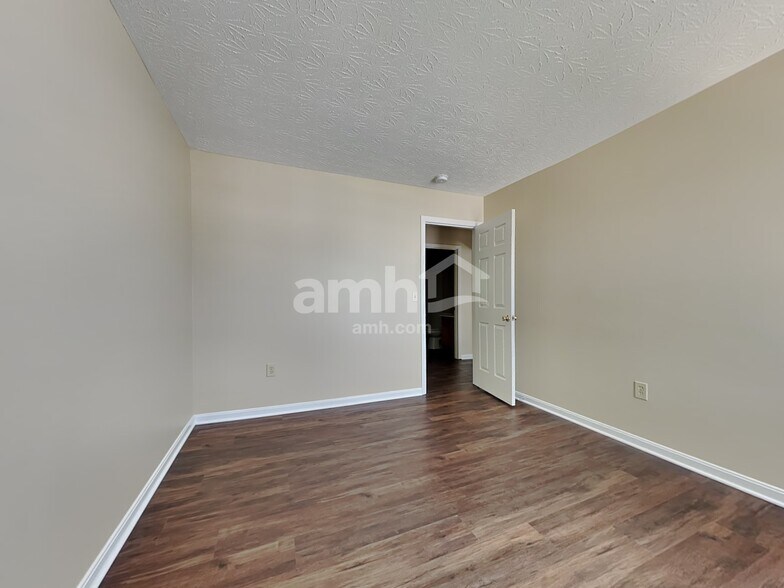 Building Photo - 2132 Lunar Ln