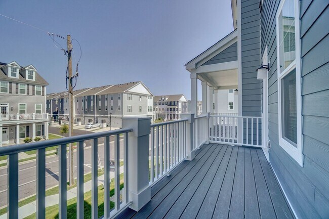 Building Photo - Available 08-05-25! Coastal Luxury Townhom...