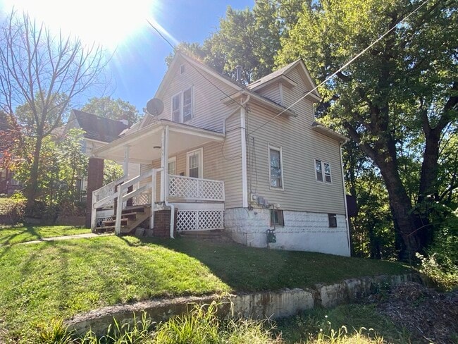 Building Photo - 328 Lease St