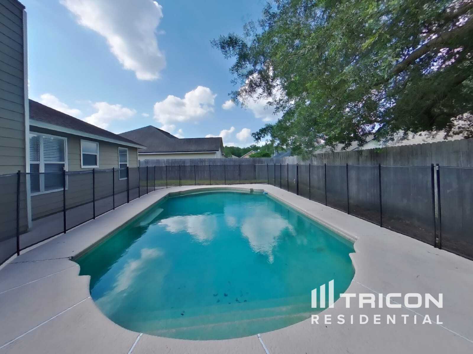 Building Photo - 8465 Country Bend Cir W