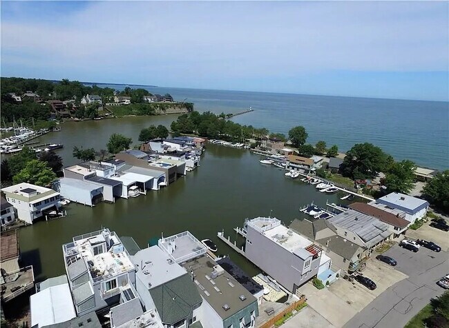 Building Photo - 852 Beach Rd