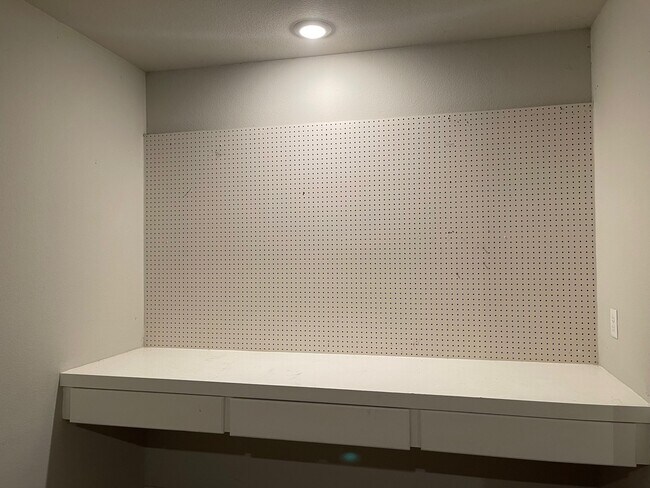 Building Photo - 13089 Vega Ct