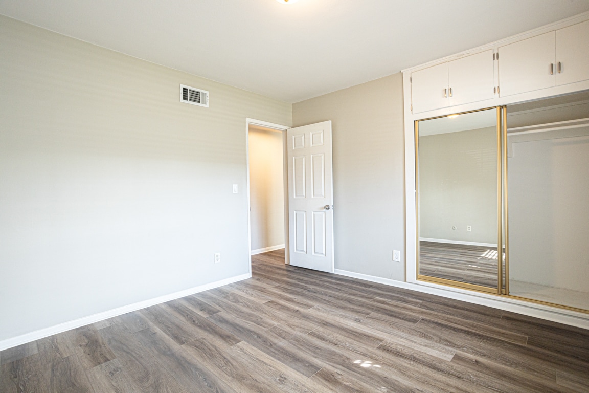 Building Photo - 205 E Old Mill Rd