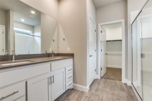 Building Photo - 2217 Redwing Dr