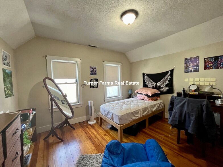 Building Photo - 14 Dow St